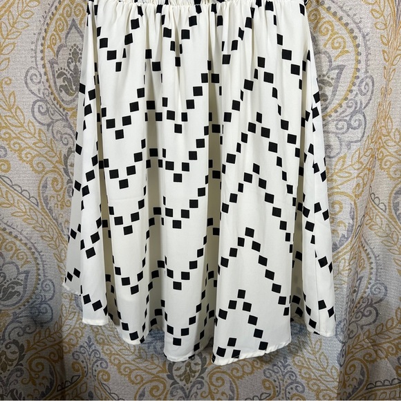 NWT Lush Black and White Dress - Size Small - Picture 5 of 7